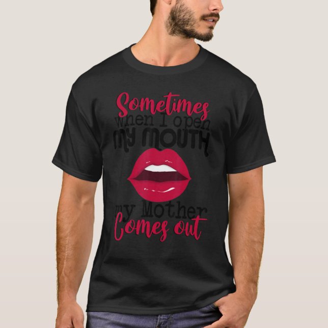 Camiseta Sometimes When I Open My Mouth Mother Comes Out  S (Frente)
