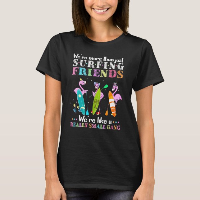 Camiseta Somos mais do que surfando amigos Flamingo Ga (Frente)