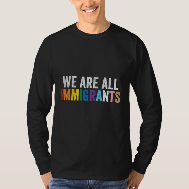 Camiseta Somos Todos Imigrantes LGBT - Arco-Íris (Frente)