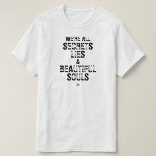 Camiseta Somos Todos Segredos, Mentiras & Almas Lindas
