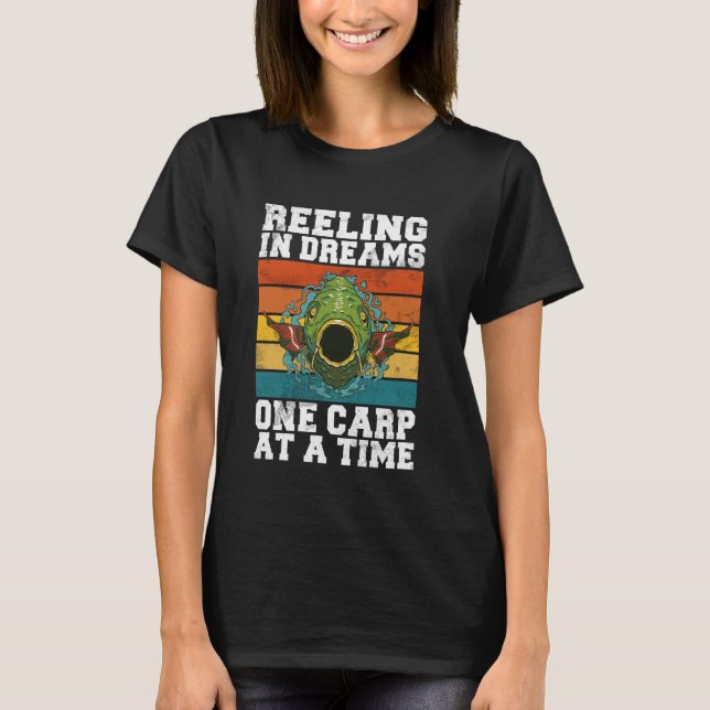 Camiseta Sonhando uma Carpa de Cada Vez Pesca de Carpa (Frente)