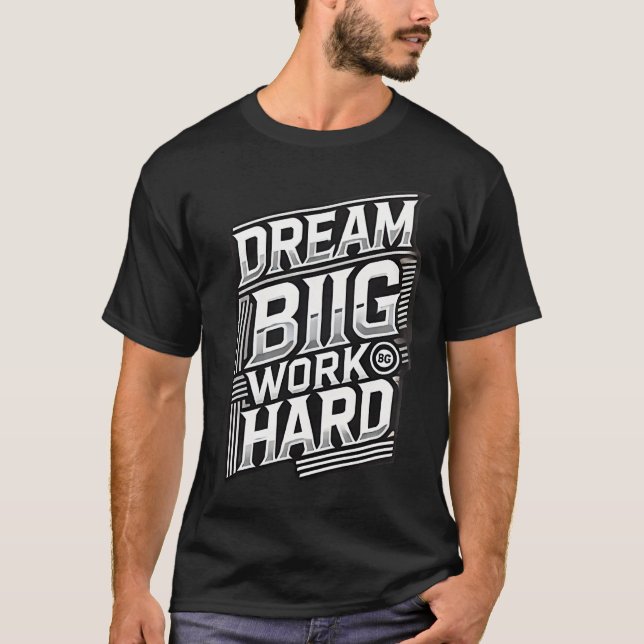 Camiseta Sonhe Grande Duro de Trabalho Tee Motivacional Mas (Frente)