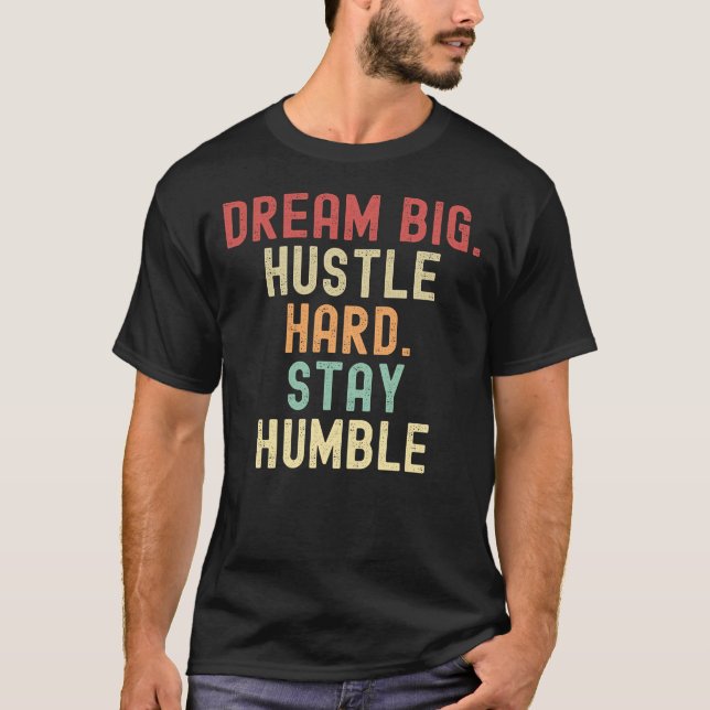 Camiseta Sonhe Grande. Duro Hustle. Fique humilde (Frente)