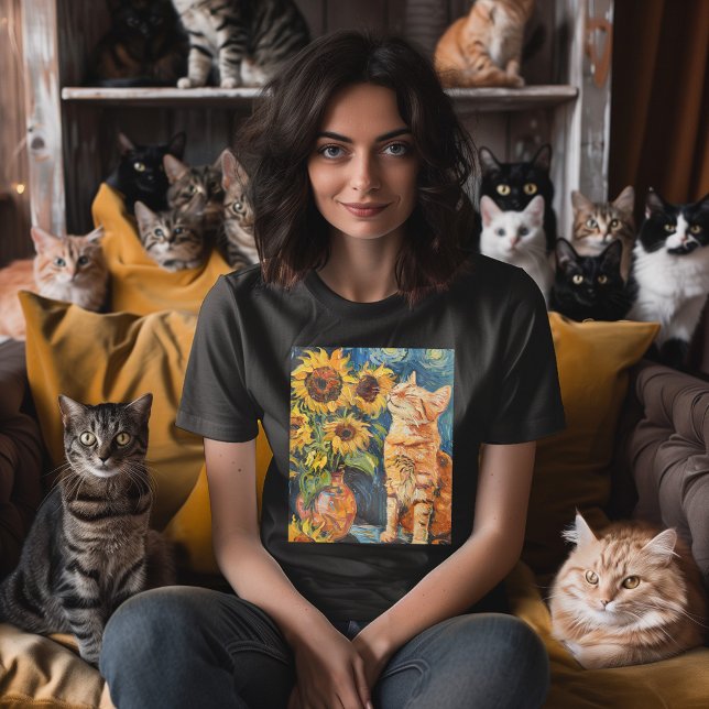 Camiseta Sonhos de catapnip de girassol (Sunflower Catnip Dreams is a playful twist on Van Gogh's iconic sunflower paintings.)