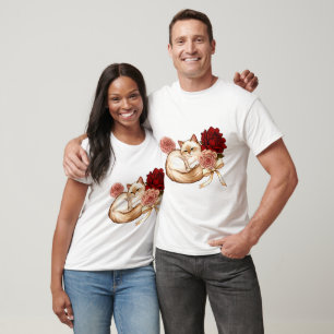 Camiseta Sonhos de Rosa: Gato Enrolado em Felicidade Floral