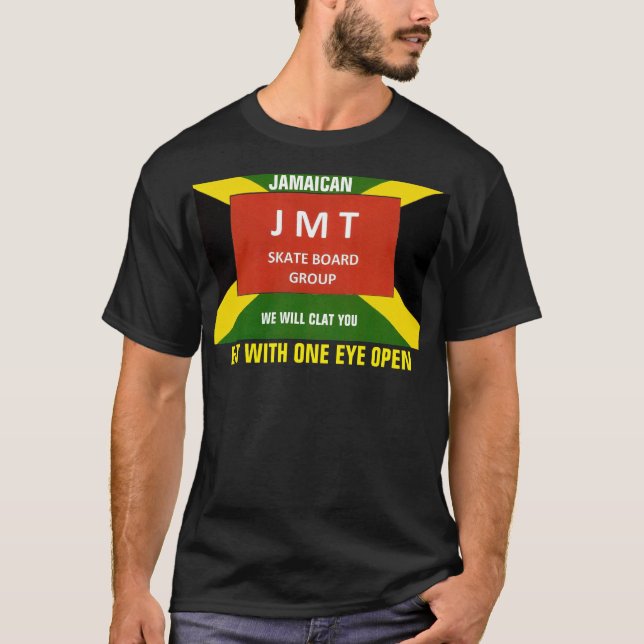 Camiseta SONO COM T-Shirt Básico Escuro ABERTO DE UM OLHO (Frente)