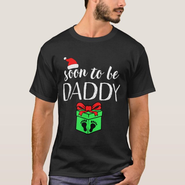 Camiseta Soon To Be Daddy Christmas Funny Pregnancy Announc (Frente)