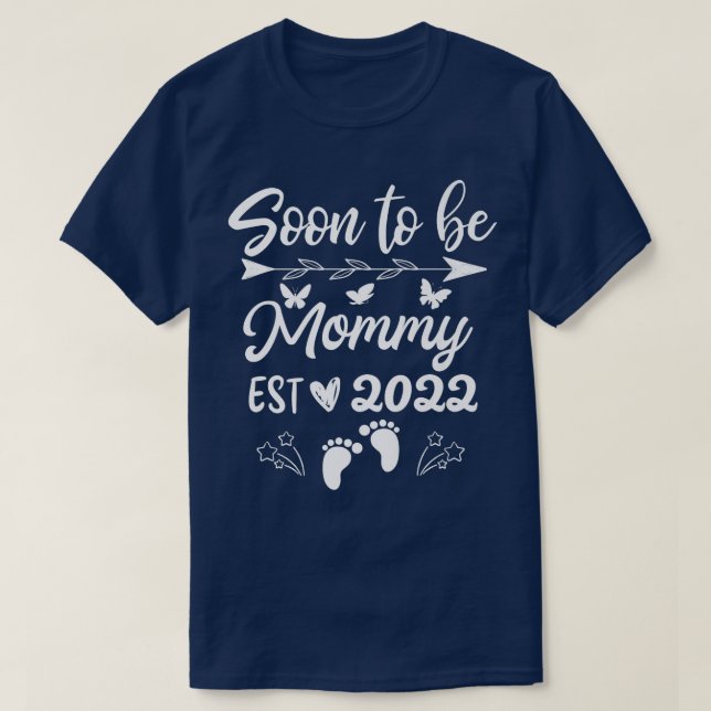 Camiseta Soon To Be Mommy 2022 Pregnancy Announcement  (Frente do Design)
