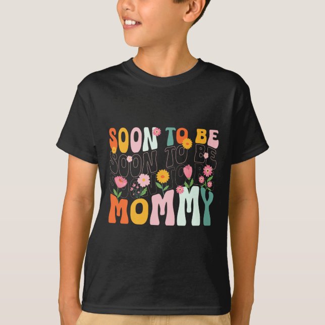Camiseta Soon To Be Mommy Est 2025 New Mom Pregnancy Announ (Frente)