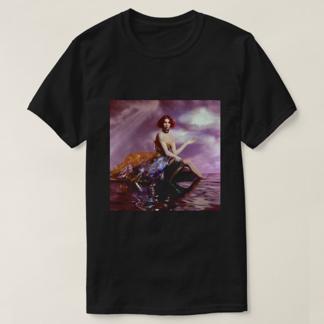 Camiseta SOPHIE Msmsmsm - Fotografia Essencial T-Shirt.png (Frente do Design)