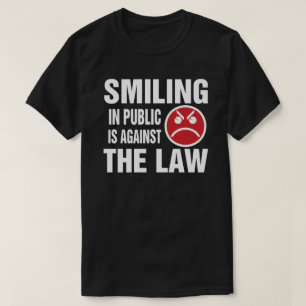 Camiseta Sorrir no público está contra a lei