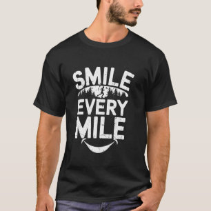 Camiseta Sorriso Engraçado a Cada Milha Corrida Legal Frase