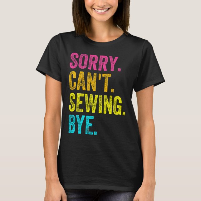 Camiseta Sorry Can't Sewing Bye Teacher Student Funny Sewin (Frente)