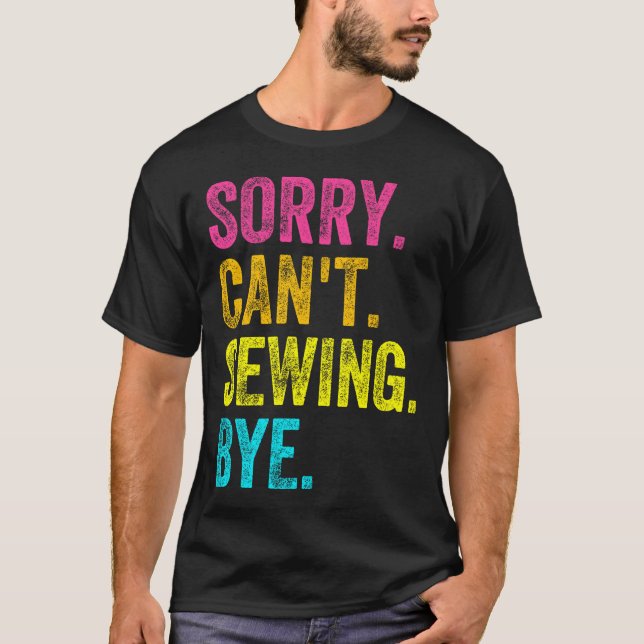Camiseta Sorry Can't Sewing Bye Teacher Student Funny Sewin (Frente)
