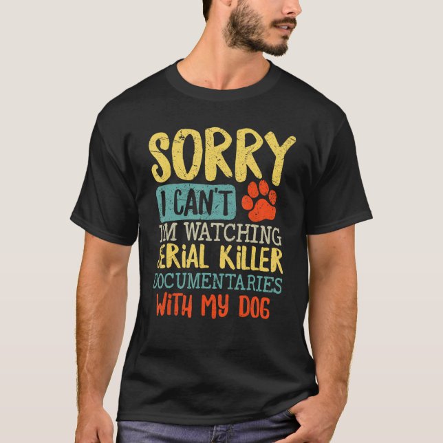 Camiseta Sorry I Can t I m Watching Serial Killer Documenta (Frente)
