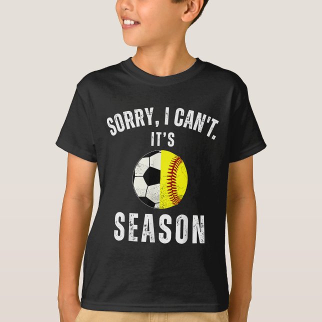 Camiseta Sorry I Can't It's Soccer And Softball Season Mom  (Frente)