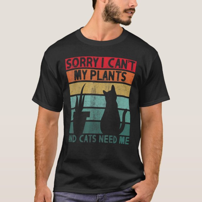 Camiseta Sorry I Cant My Plants And Cats Need Me Cute Garde (Frente)