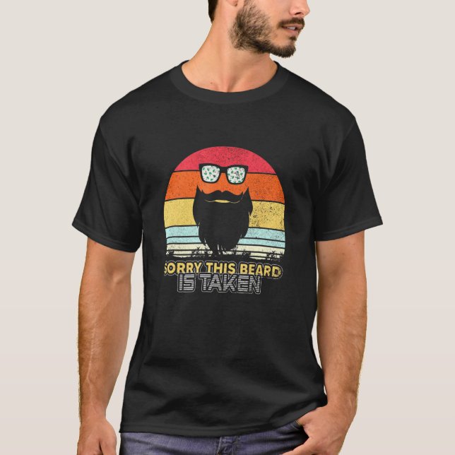 Camiseta Sorry This Beard Is Taken Valentines Day Retro Vin (Frente)