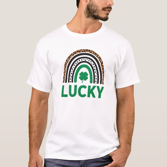 Camiseta Sorte Boho Arco-Íris Trevo Leopardo Gráfico (Frente)