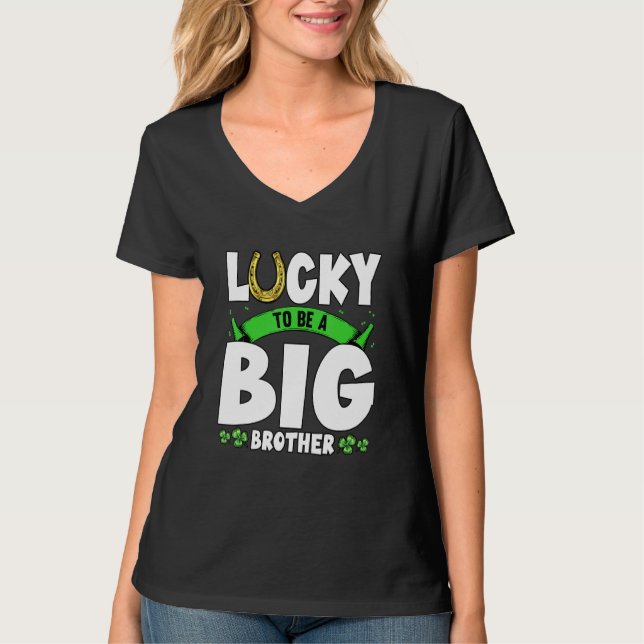 Camiseta Sorte Ser Um Grande Irmão São Patricks Shenanigans (Frente)