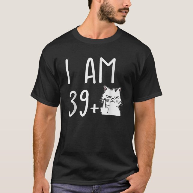 Camiseta Sou 39 Mais 1 Dedo Médio (Frente)