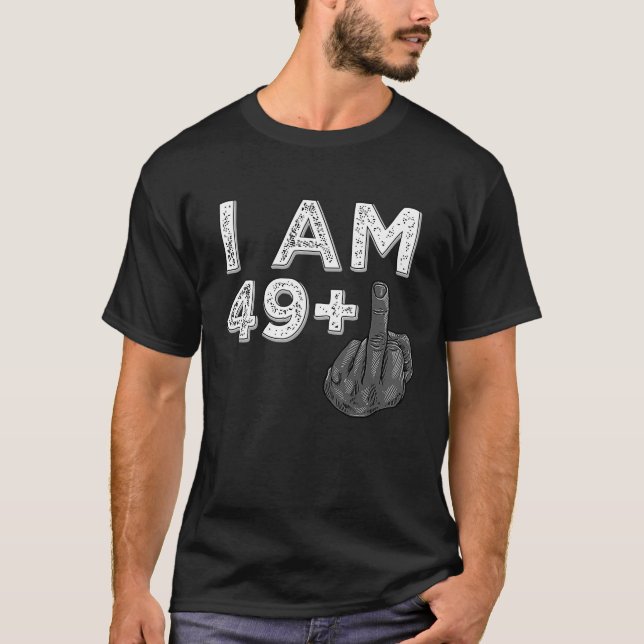 Camiseta Sou 49 Mais 1 Celebrador de Dia de Dedos Médios (Frente)