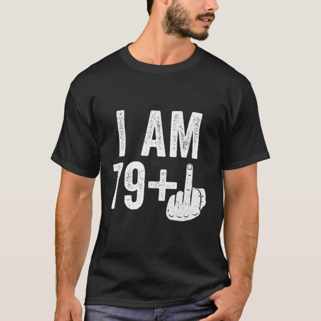 Camiseta Sou 79 Mais 80 De Dedo Médio (Frente)