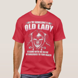 Camiseta Sou a velha senhora de alguém que está brincando c