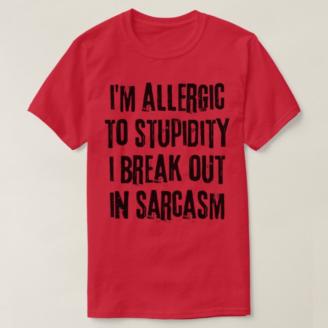 Camiseta Sou Alérgico À Estupidez Que Saio Em Sarcasm Fu (Frente do Design)