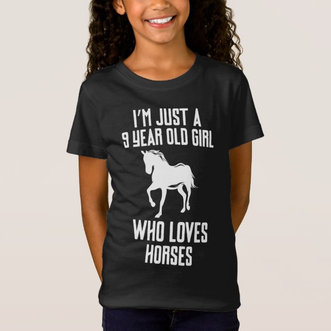 Camiseta Sou apenas uma menina de 9 anos que ama cavalos (Frente)