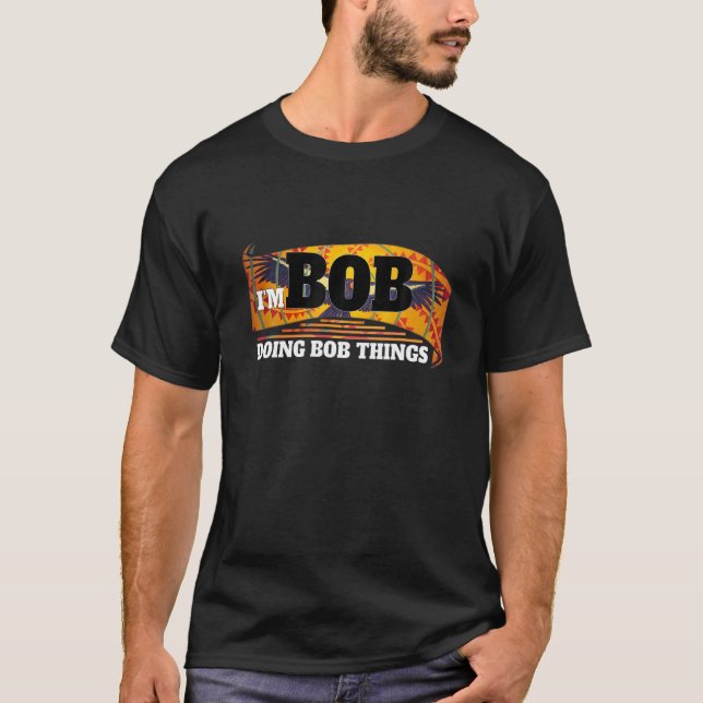 Camiseta Sou Bob Fazendo Bob Coisas Engraçadas Bob Name Art (Frente)