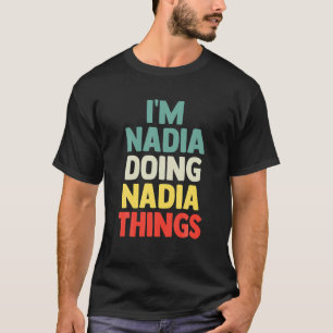 Camiseta Sou Nadia fazendo coisas de Nadia Nome personaliza