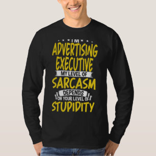 Camiseta Sou o executivo de publicidade Meu nível de sarcas