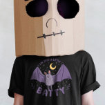 Camiseta Sou só um Dia de as Bruxas engraçado de Batty Pun<br><div class="desc">Prontos para o Halloween? Esta camisa de Dia de as Bruxas engraçado "Eu sou só um pouquinho de bateria" é o trocadilho engraçado perfeito para suas celebrações assustadoras. Com um design de morcego fofo,  é uma ideia de presente excelente para os amantes do Halloween.</div>