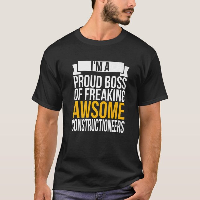 Camiseta Sou um Chefe Orgulhoso de Destruição Incrível. (Frente)