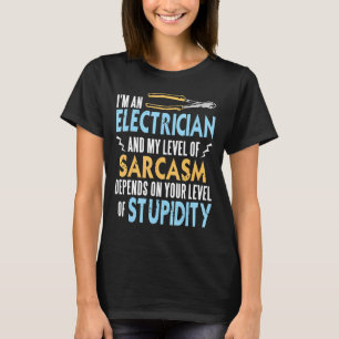 Camiseta Sou um eletricista e meu nível de sarcasmo present