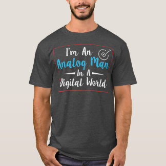 Camiseta Sou Um Homem Análogo Num Mundo Digital
