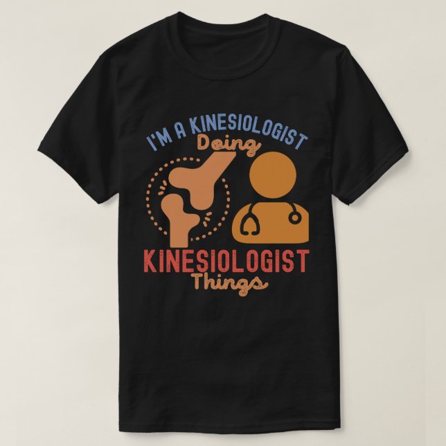 Camiseta Sou um Kinesiologista Fazendo Coisas Kinesiologist (Frente do Design)