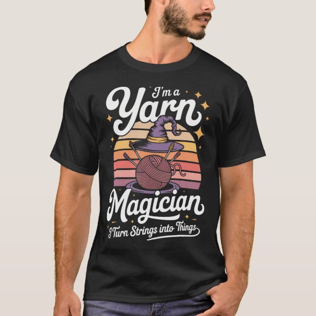 Camiseta SOU UM MAGO DO FIO Transformo Cordas em Coisas (Frente)