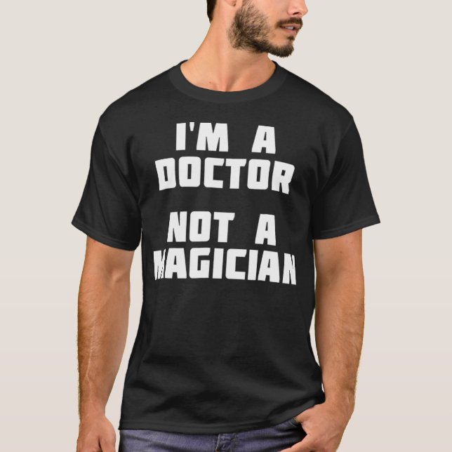 Camiseta Sou Um Médico Não Um Engraçado Mágico (Frente)