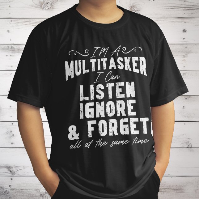 Camiseta Sou um Multitarefa que posso ouvir Ignorar e esque (Criador carregado)