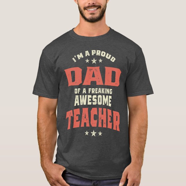 Camiseta Sou um Pai Orgulhoso de um Admirável Professor T-S (Frente)