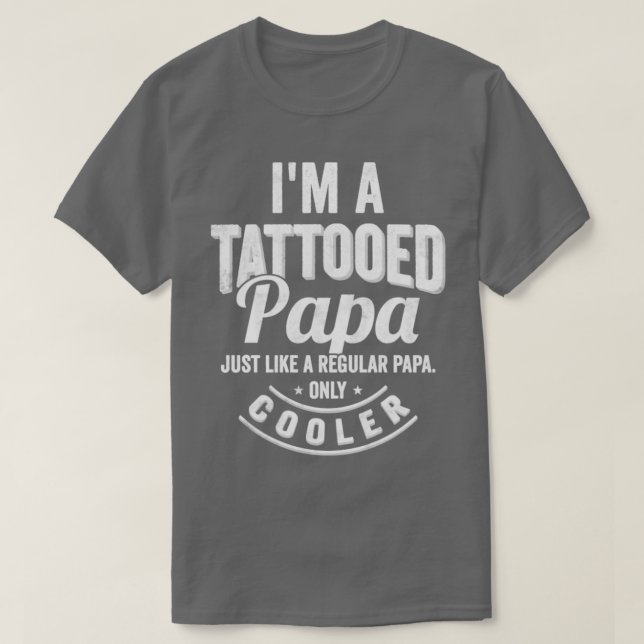Camiseta Sou um papai tatuado como um papai normal só c (Frente do Design)