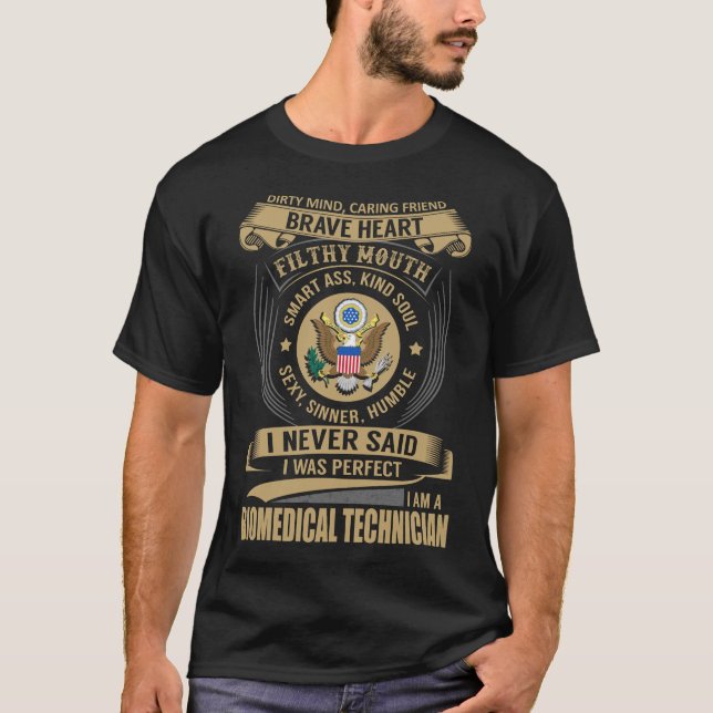 Camiseta Sou um técnico biomédico que nunca disse que era P (Frente)