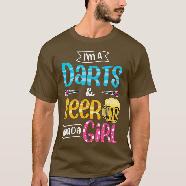 Camiseta Sou Uma Garota De Cerveja Negra - Jogador De Dart  (Frente)