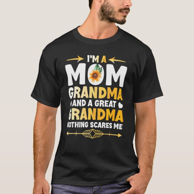 Camiseta Sou uma mãe Excelente de vovó, nada me assusta mãe (Frente)