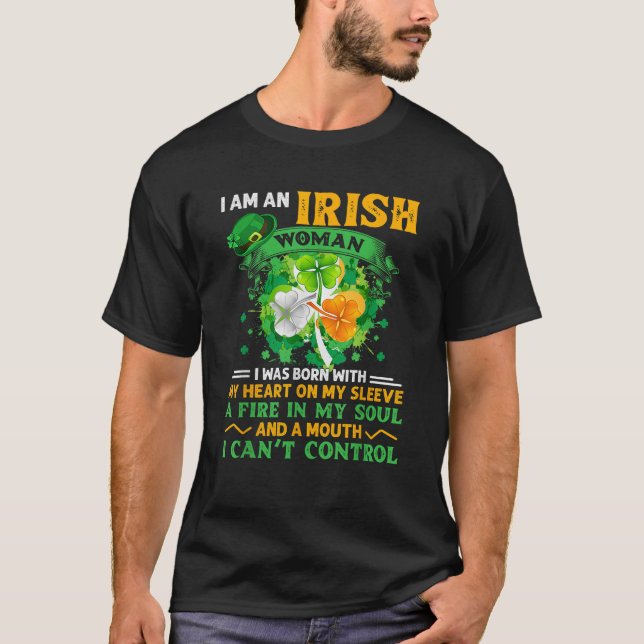 Camiseta Sou Uma Mulher Irlandesa Que Estava Nascer Com O M (Frente)