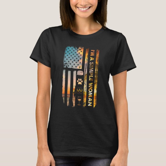 Camiseta Sou uma mulher simples acampando Chinelos de vinho (Frente)