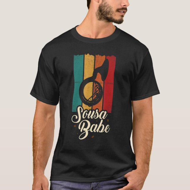 Camiseta Sousa Babe Sousaphone Tuba - Roupa (Frente)