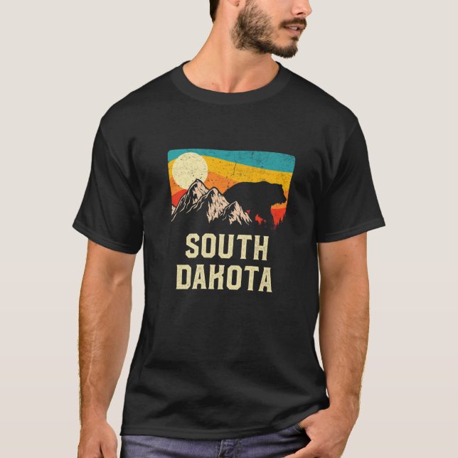 Camiseta South Dakota Nature Wild Bear Retro Sunset Hiking (Frente)